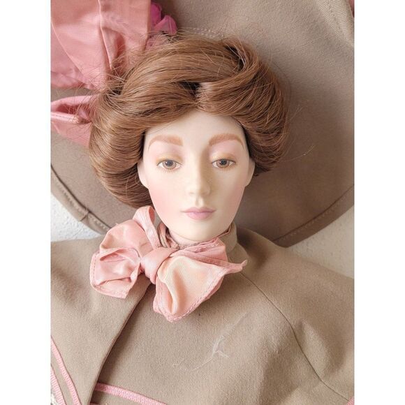 Franklin heirloom day at the race Gabriella porcelain doll collectible - Picture 7 of 16